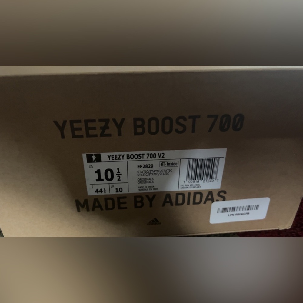 YEEZY BOOST 700
